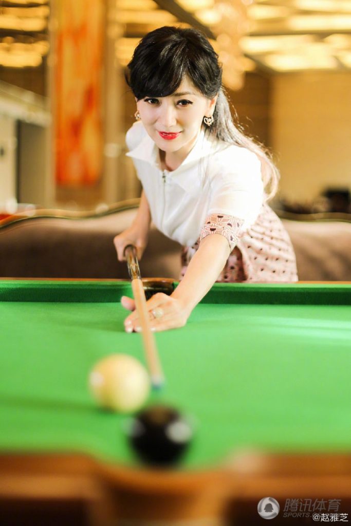 白娘子施展台球技术